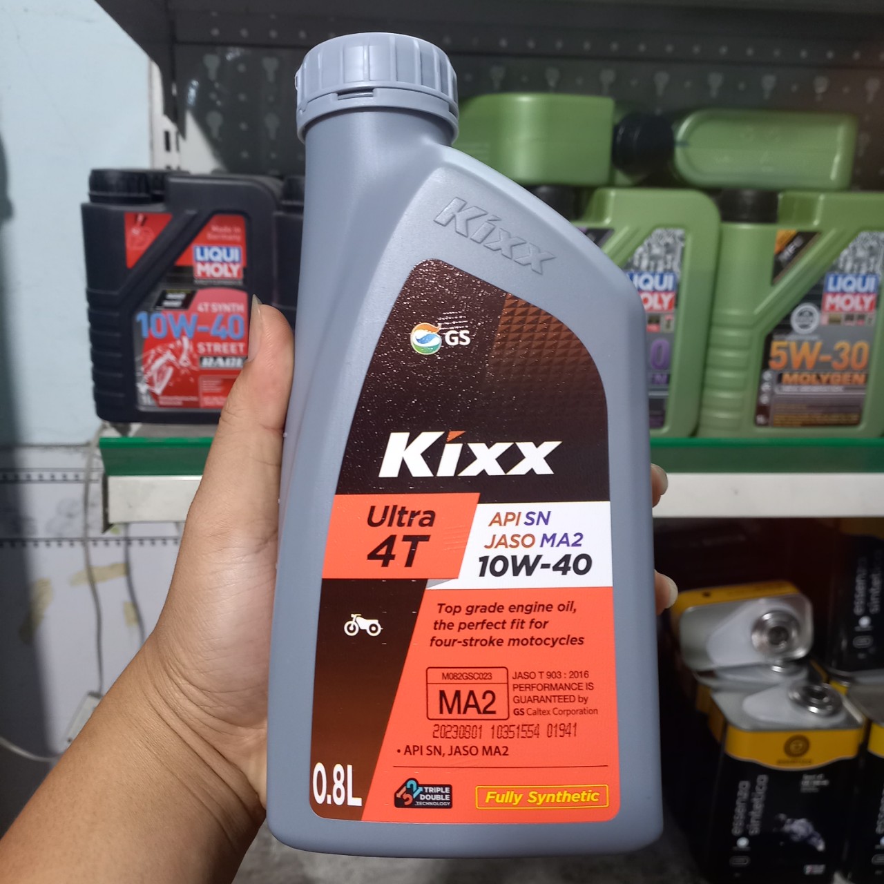 Nhớt Kixx Ultra 4T 10W40/15W40/20W50 dành cho xe số côn tay - Nhập khẩu Hàn Quốc [Mua 5 tặng 1 phểu]