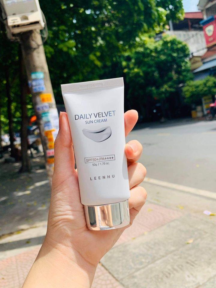 Kem Chống Nắng Daily Velvet
