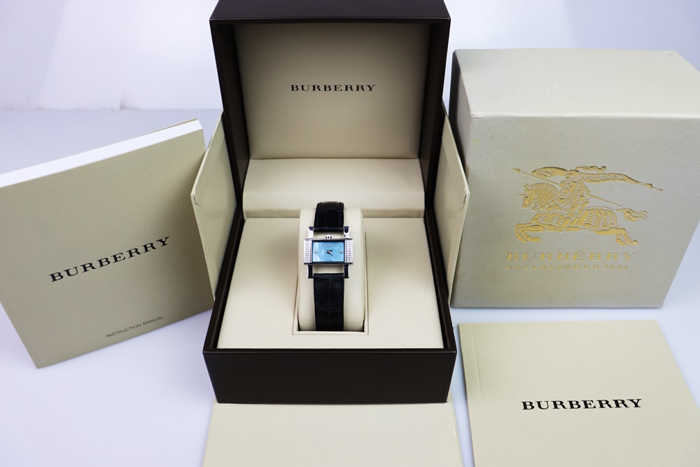 Đồng Hồ Chính Hãng Burberry Nữ - mặt Xà Cừ Xanh Niềng Kim Cương thiên nhiên - Fullbox