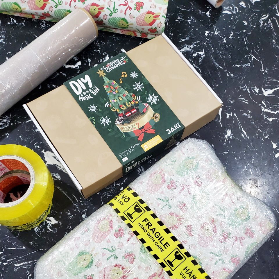 Bộ lắp ghép Lego cây thông Noel có nhạc xoay 360 - Nhận gói giấy quà gửi tặng người thân