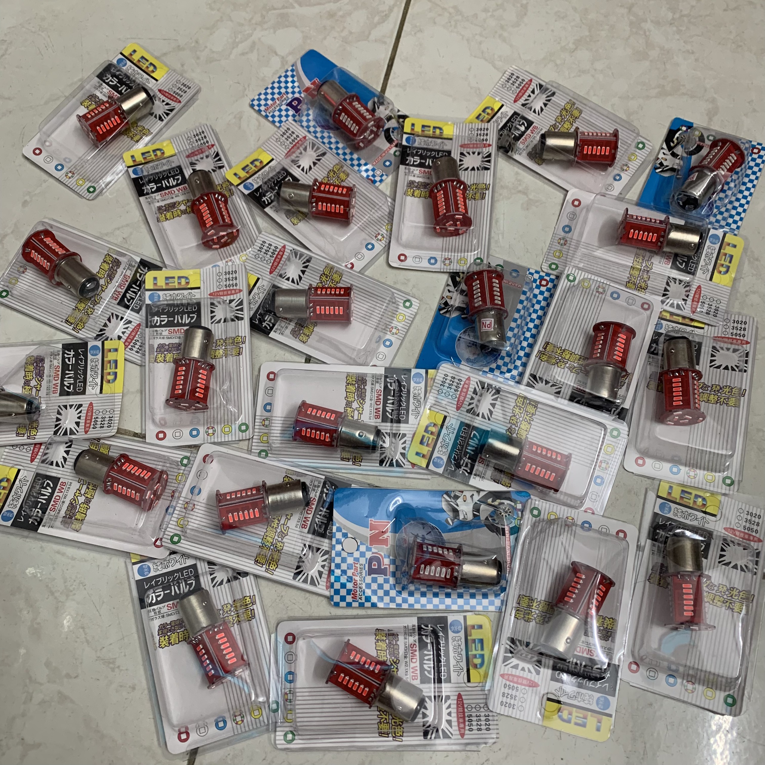 Đèn hậu nháy Audi chớp đuổi gắn Wave Sirius Ex135 Winner Sonic Satria...