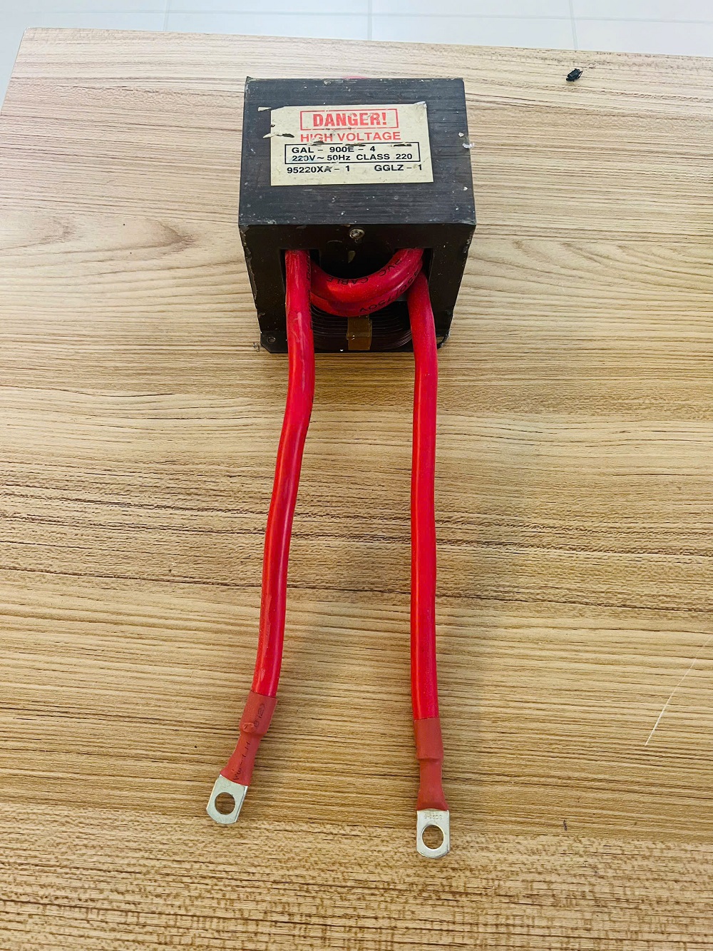 Biến áp lò vi sóng 900E lắp máy hàn cell pin gắn sẵn dây điện và đầu cos