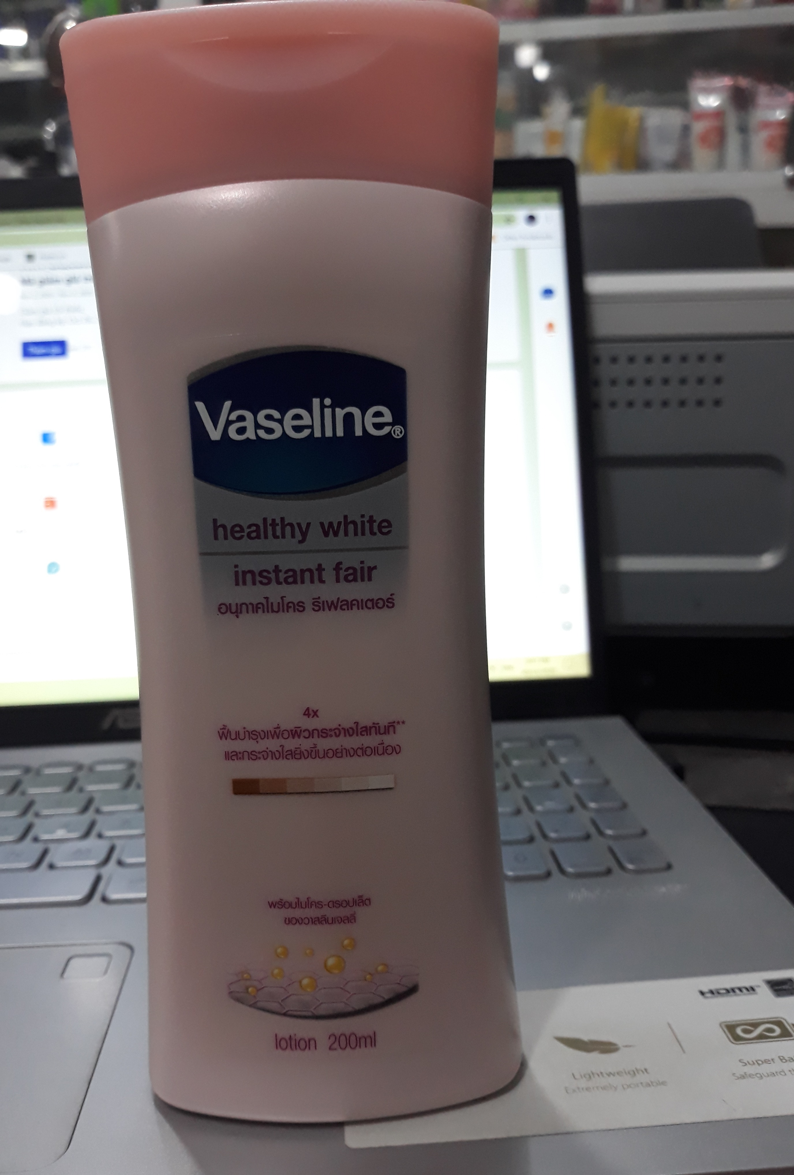 sữa dưỡng thể trắng da vaseline thái chai 200ml