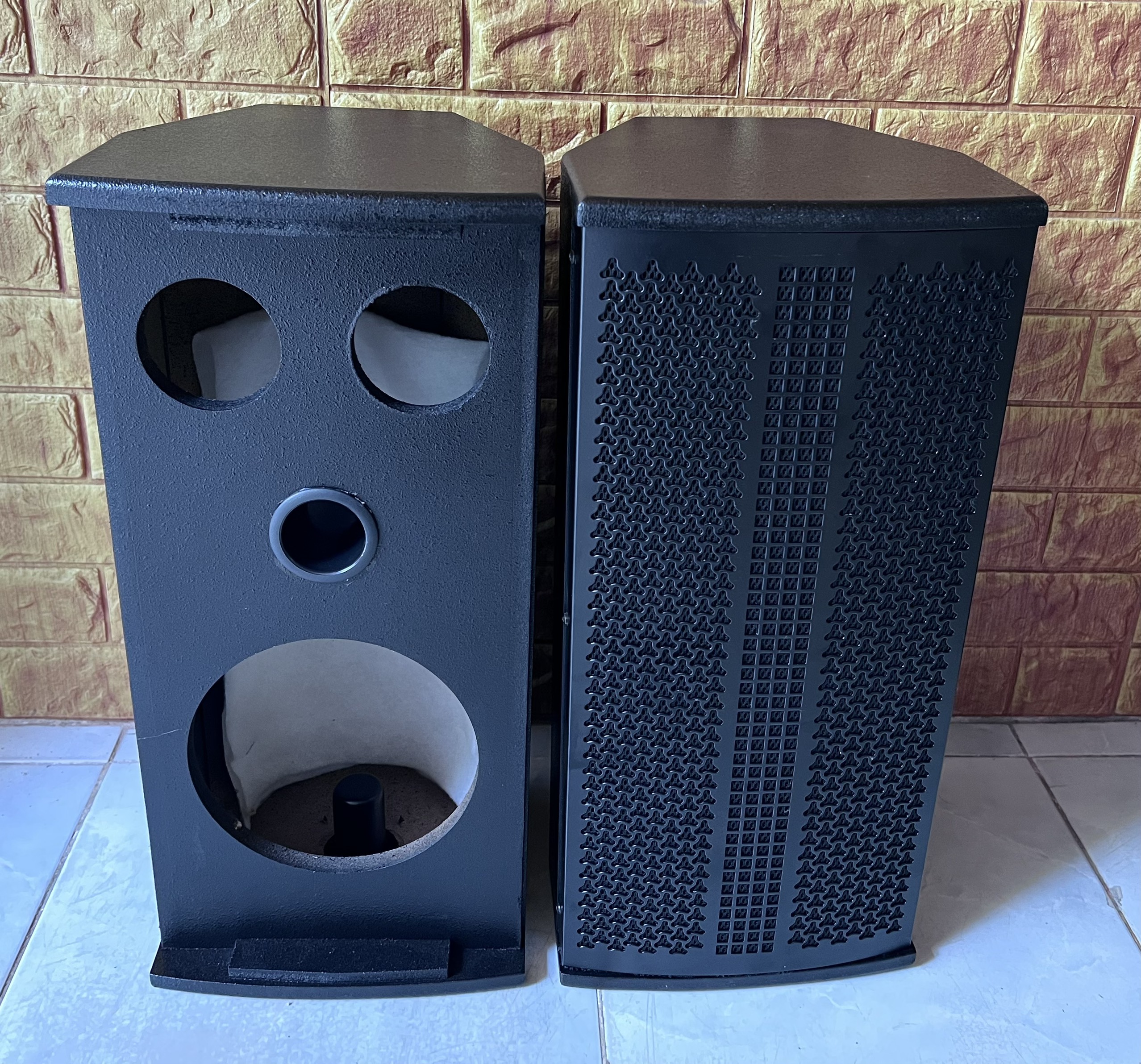 Vỏ thùng loa đứng 2 tấc thùng sơn 1 bass 20 và 2 chép 10cm Hải Triều