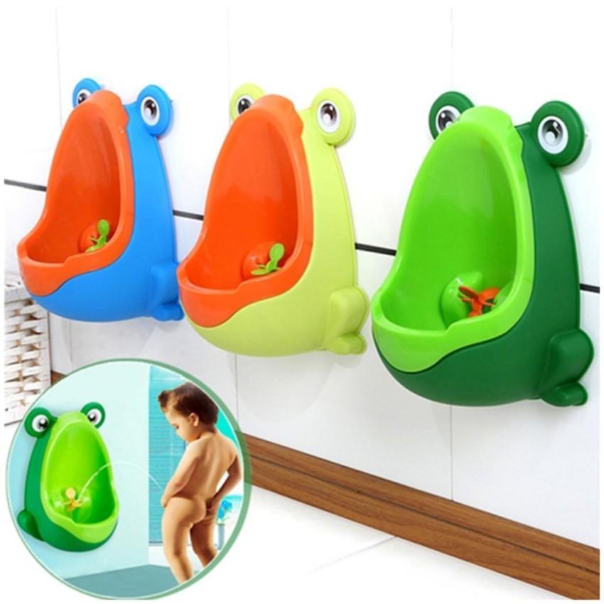 Bô tiểu gắn tường cho bé trai tập đi vệ sinh