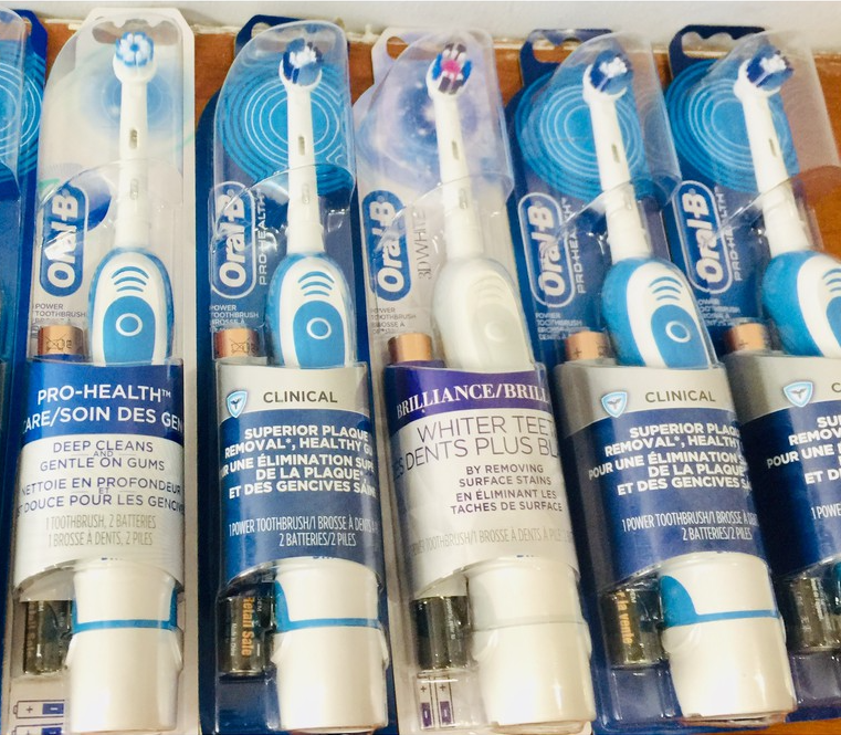 Bàn chải pin Oral-B Pro-Health Clinical người lớn