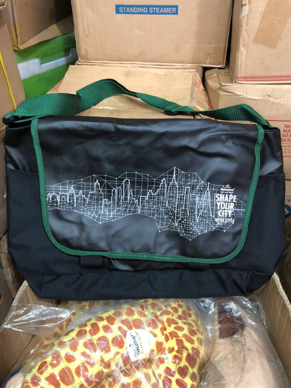 Túi đeo chéo quà tặng Heineken