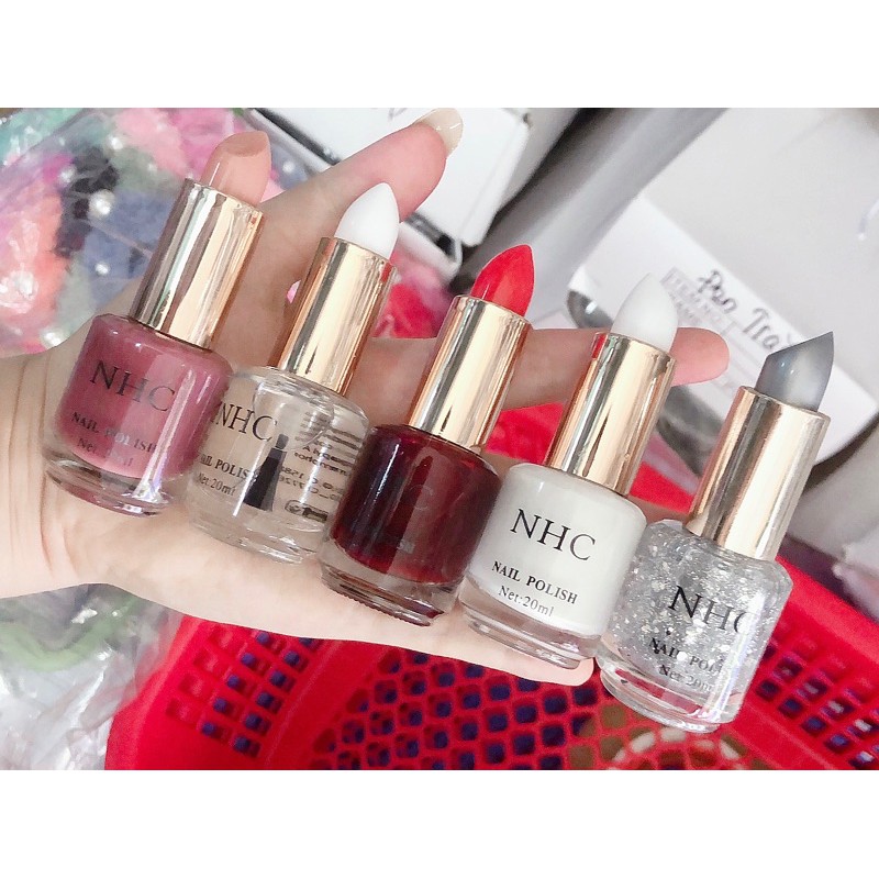 Sơn móng NHC chai to. Nước sơn bám bền mịn bóng.
