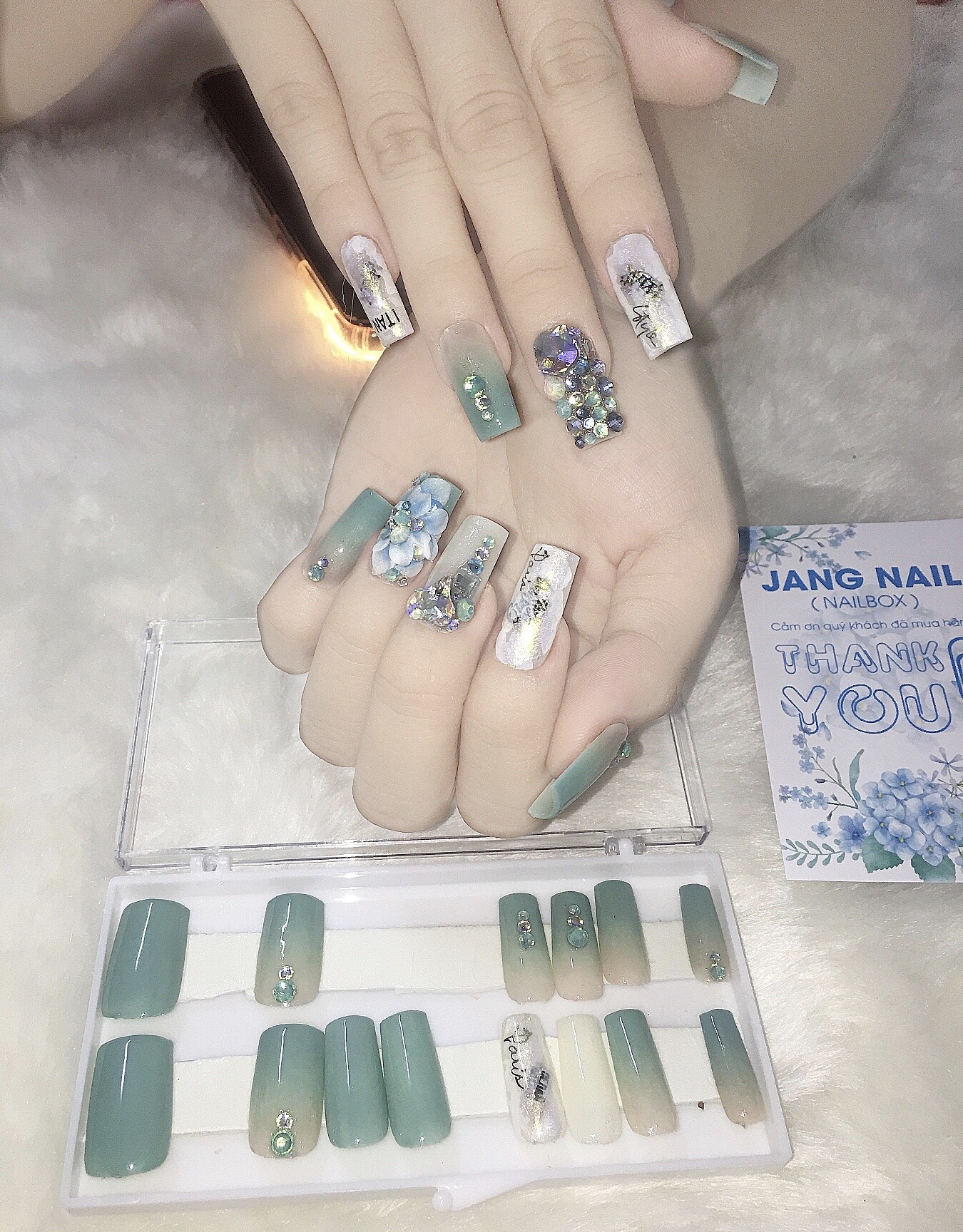 Nailbox Bộ 24 Móng Úp Tay Thiết Kế Sẵn Màu Xanh Nhạt + Keo Dũa (Ảnh Thật Shop Chụp)