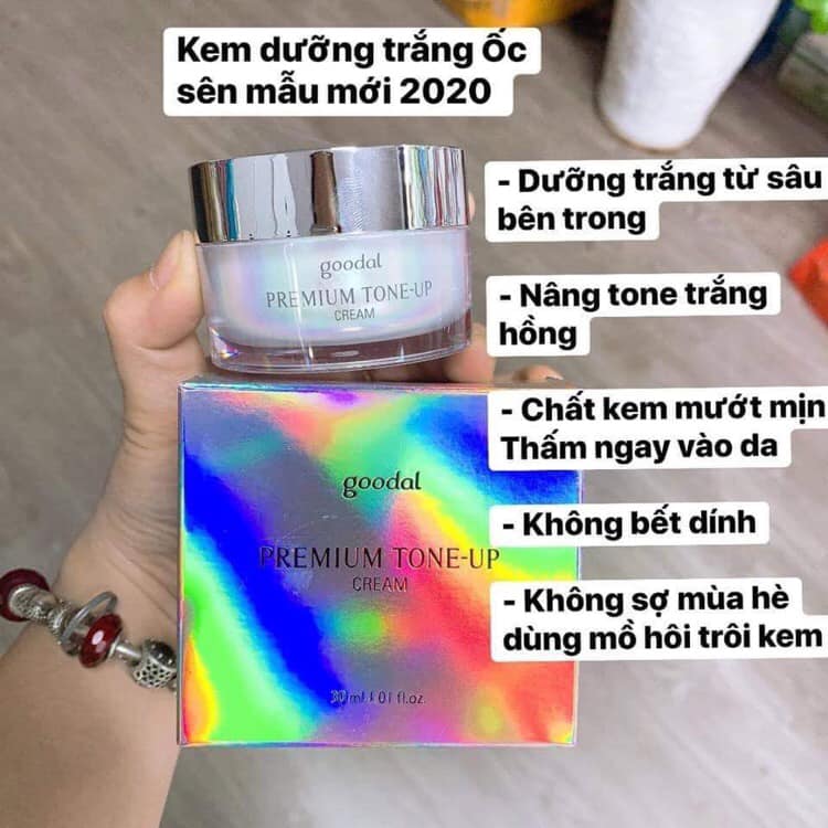 (mẫu mới) Kem dưỡng trắng da ốc sên Goodal Premium Snail Tone Up Cream - Hàn Quốc cam kết hàng đúng mô tả chất lượng đảm bảo an toàn đến sức khỏe người sử dụng đa dạng mẫu mã
