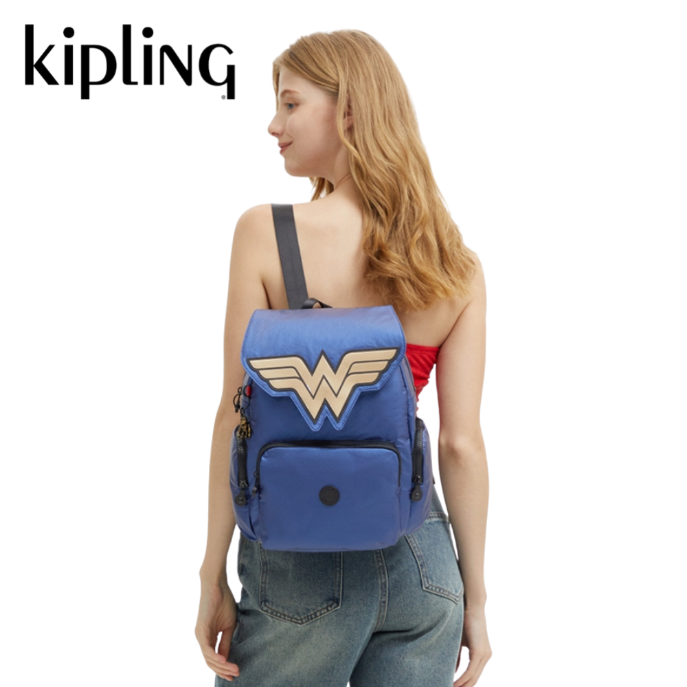 |KIPLING X WONDER WOMAN| Balo Backpack CITY ZIP S Wonder Blue HUKI7331EU