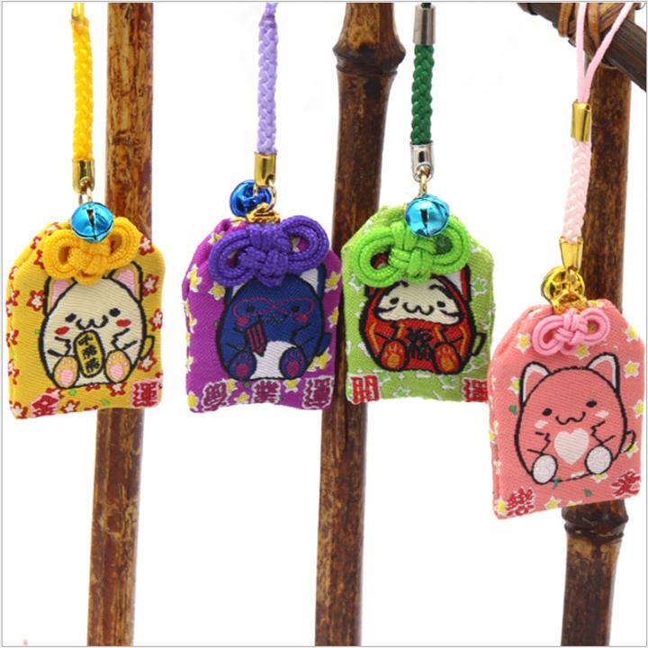 4 mẫu- Túi Phước May Mắn Omamori Túi gấm Omamori mèo may mắn nhiều mẫu nhiều màutúi gấm may mắn thích hợp làm quà tặng cho bạn bè và người thânRing ngay túi gấm may mắn về bổ sung cho bộ sưu tập cosplay của bạn nhétúi gấm may mắn đang hot trên thị trường và được các bạn trẻ vô cùng yêu thích.túi gấm may mắn cập nhật theo mốt mới nhất và update thường xuyênQuà tặng đặc biệt dành cho các fan