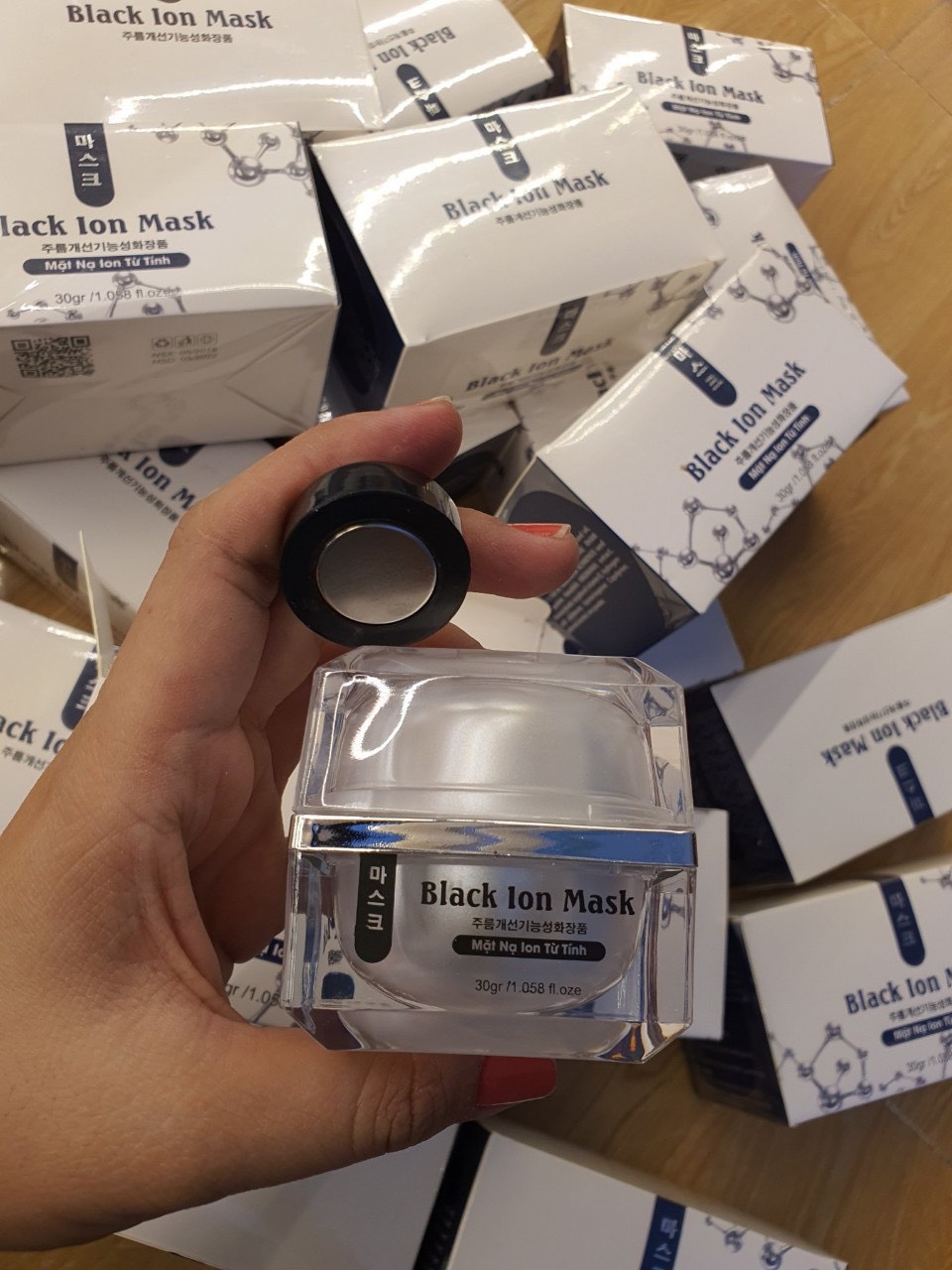 Mặt Nạ Từ Tính Black Ione Mask Hàn Quốc Hút Chì Thải Độc Se Khít Lỗ Chân Lông Tức Thì Mặt Nạ Nam Châm Hút Sạch Mụn Cám