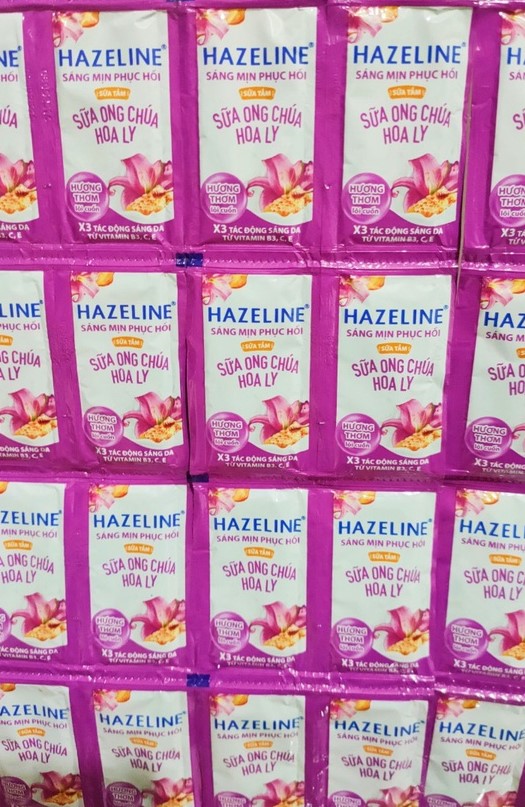 Sữa tắm Hazeline 4.5g (dây 12 gói)Sữa tắm dây Hazeline loại 12 góiDây 12 gói Sữa Tắm Hazeline Dưỡng 