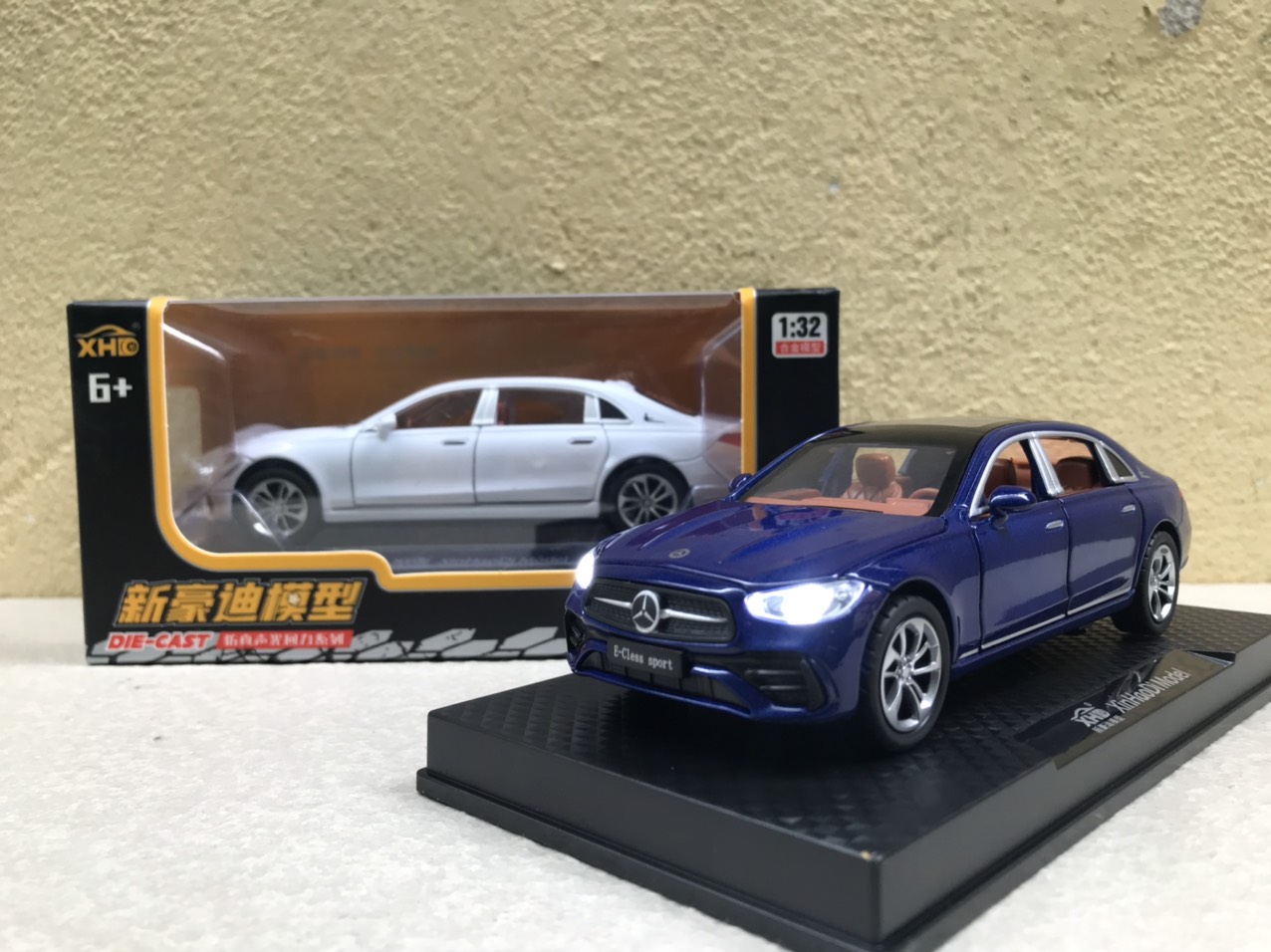 Mô hình xe Mercedes-Benz E300 2024 1:32