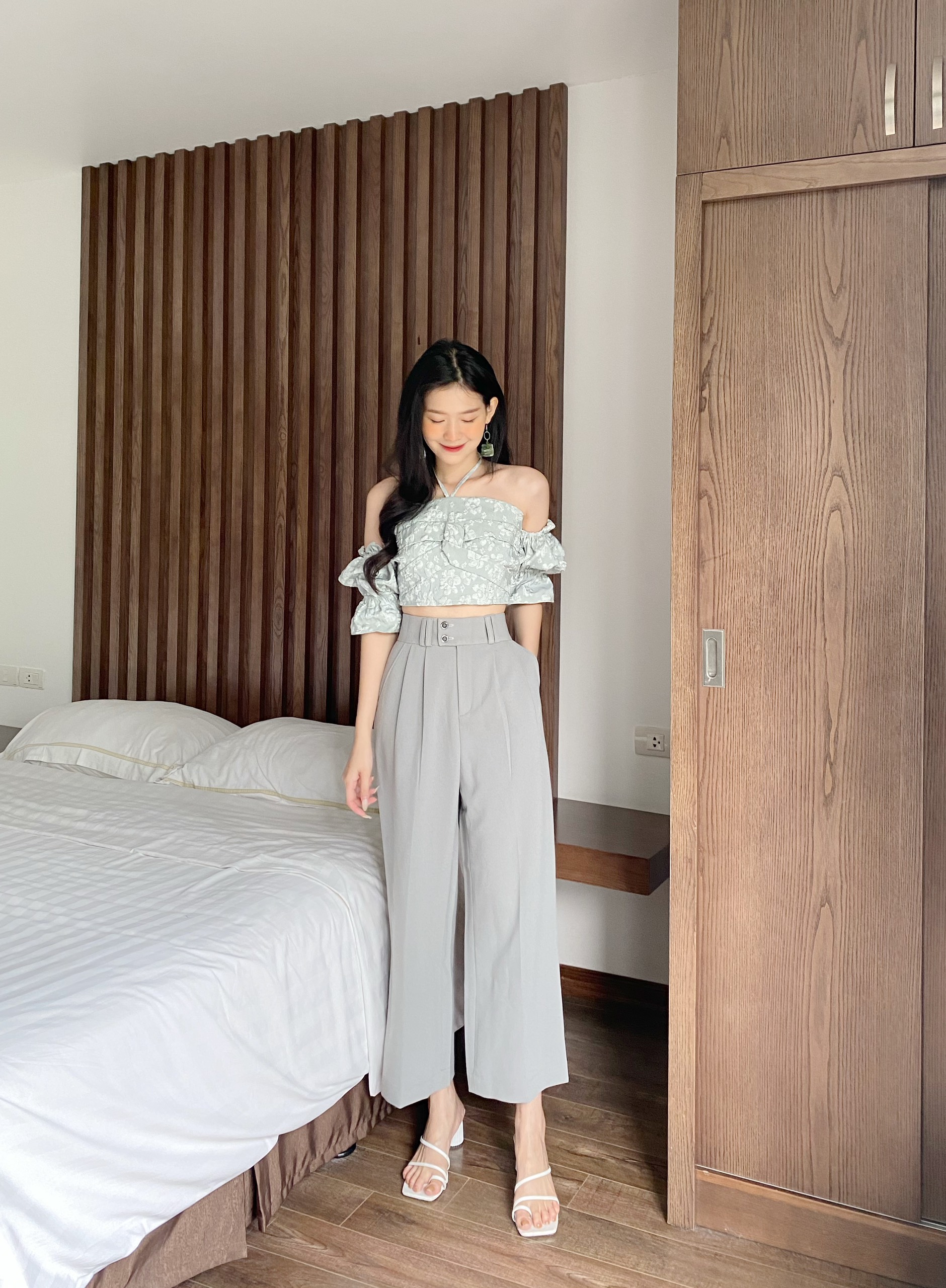 YU CHERRY | Áo mặc được 2 kiểu cổ yếm hoặc trễ vai Sana Top YA430