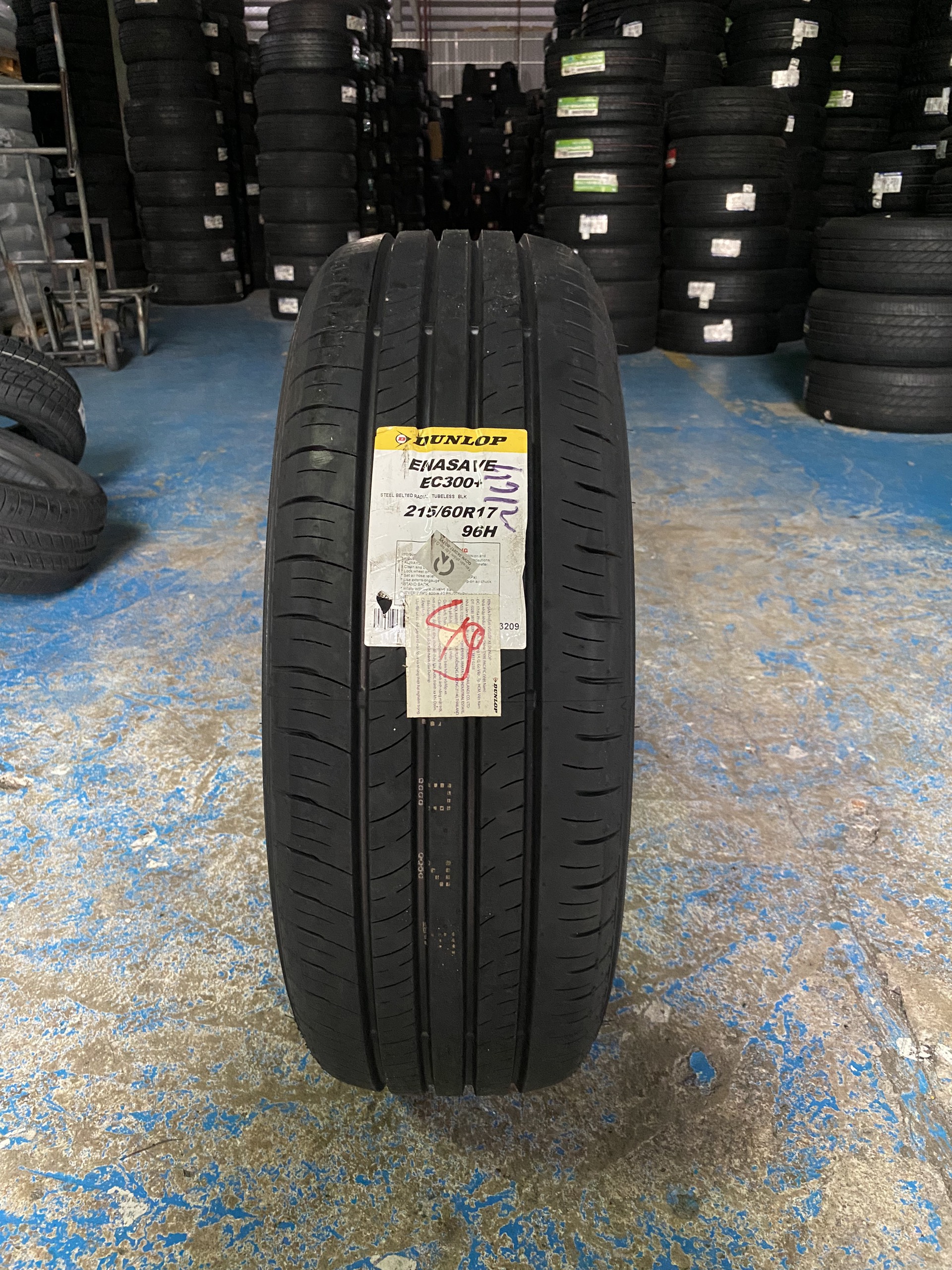 Lốp 215/60R17 Dunlop EC300