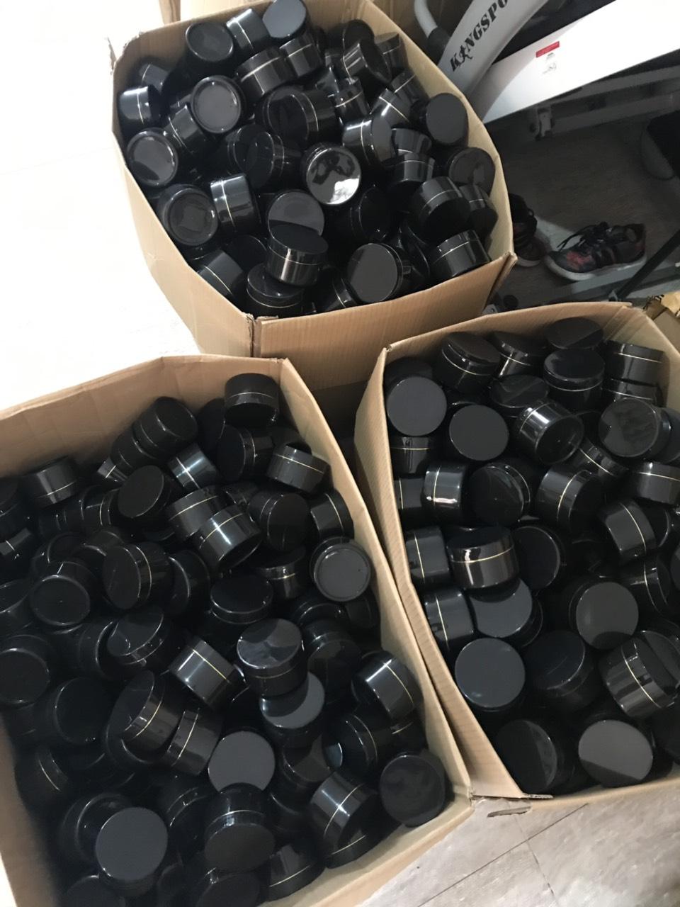 Combo 10c Hũ rỗng đựng kem body Trắng hoặc đen hoặc tím thân và nắp 100gr