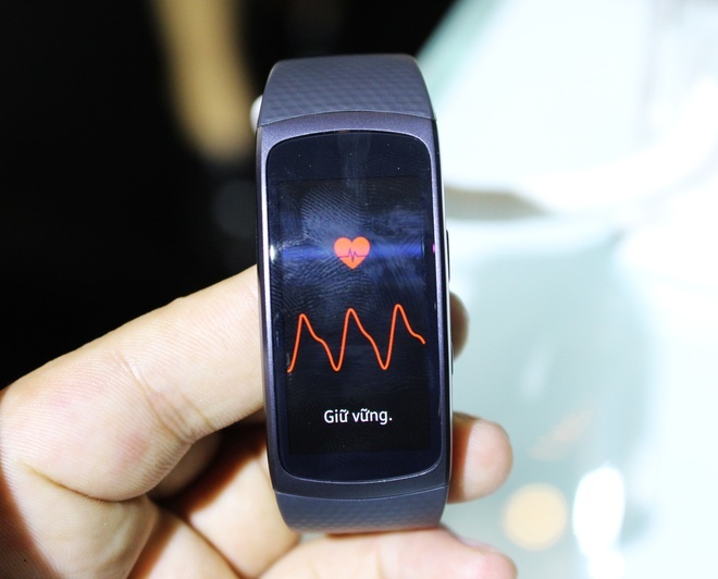 Samsung Gear Fit 2 SM-R360 thu hút người dùng