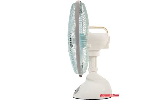 Quạt sạc Sunhouse SH712 nhỏ gọn