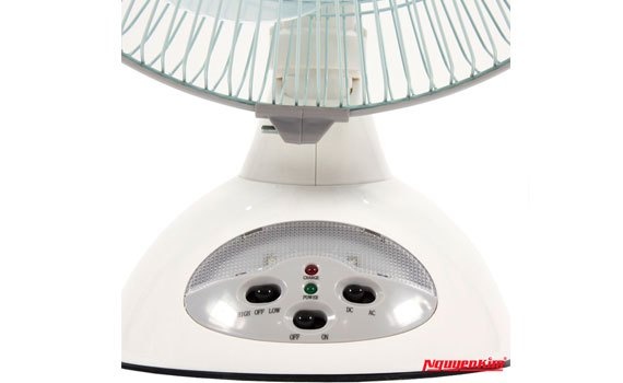 Quạt sạc Sunhouse SH712 có 2 tốc độ quay