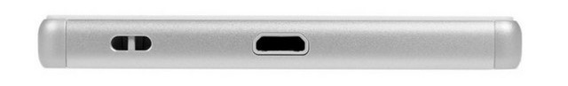 Cạnh dưới có cổng microUSB và một khoen nhỏ để xỏ dây đeo tay