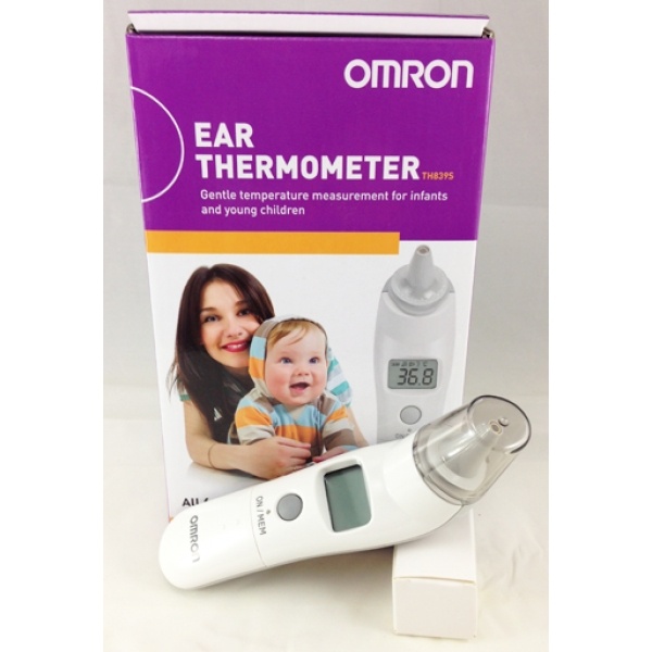 Nhiệt kế điện tử đo tai Omron TH839S