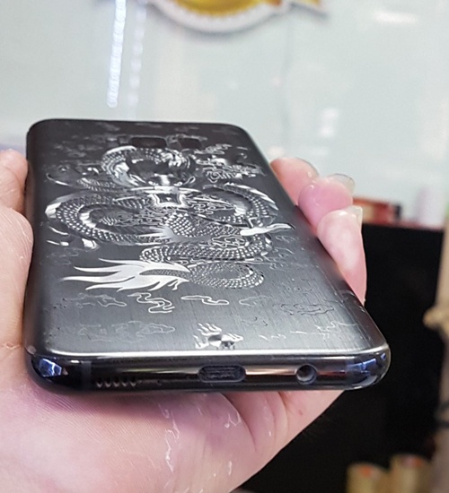 Miến dán skin rồng Galaxy S8+