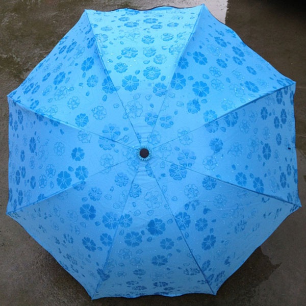 Bán buôn ô dù gặp nước nở hoa