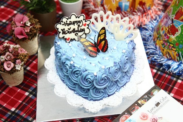 Bánh sinh nhật full hoa hồng tại Love Cake
