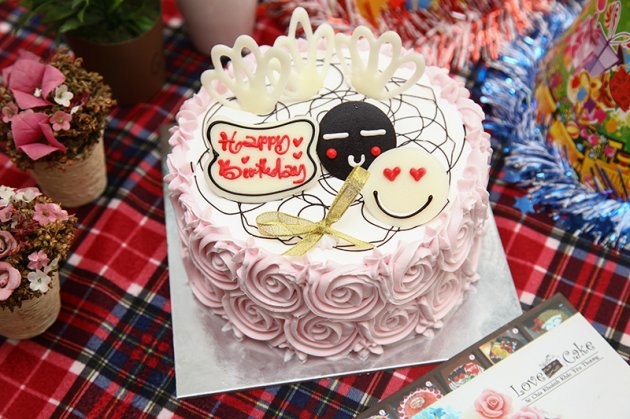Bánh sinh nhật full hoa hồng tại Love Cake