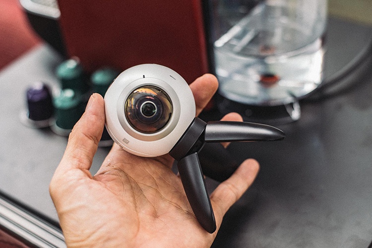 Máy chụp ảnh 360 độ Samsung Gear 360 SM-C200 - Hàng Chính Hãng Máy chụp ảnh 360 độ Samsung Gear 360 SM-C200 - Hàng Chính Hãng