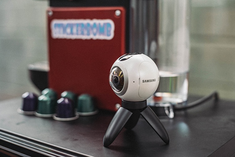 Máy chụp ảnh 360 độ Samsung Gear 360 SM-C200 - Hàng Chính Hãng Máy chụp ảnh 360 độ Samsung Gear 360 SM-C200 - Hàng Chính Hãng