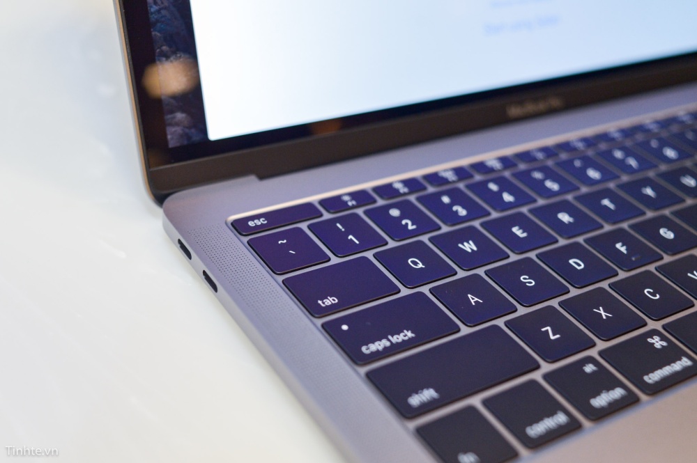Macbook_Pro_13_late_2016-38.jpg