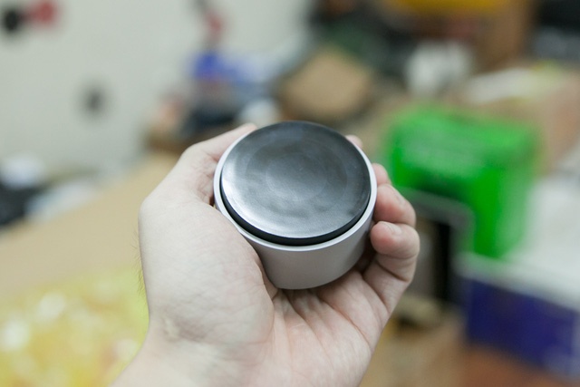Cận cảnh chân đế của Dial.
