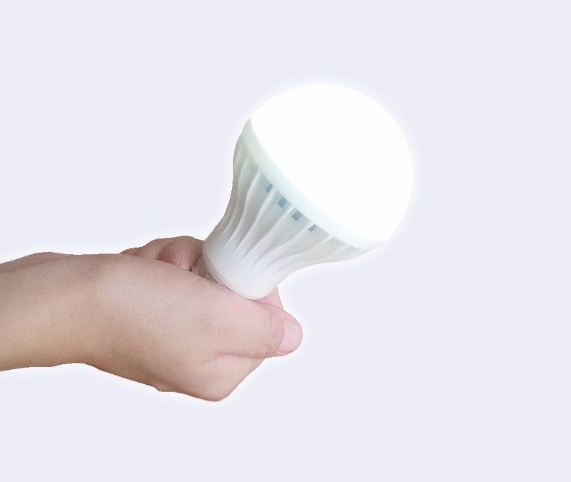 Bóng Đèn Led Tích Điện Cảm Ứng Nhiệt 15W -0965.011.567 15